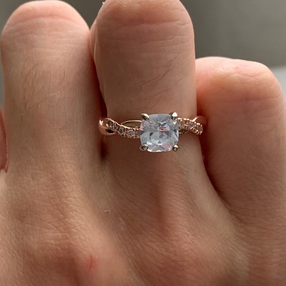 Gorgeous Ring 18K Rose Gold Plated White Sapphire - Picture 5 of 7